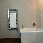 Chester Apartment *