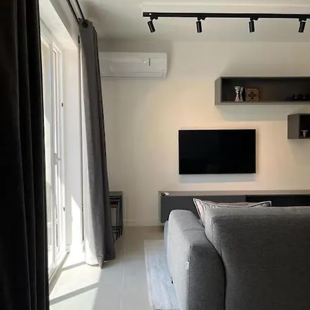 Chester Apartment